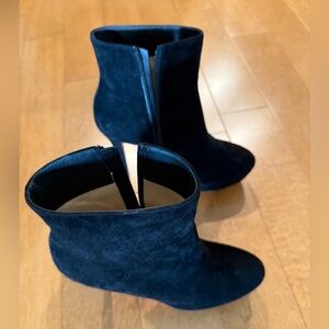 Christian Louboutin, 39 , Booties